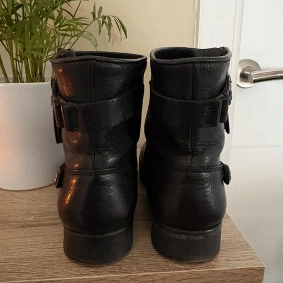 Stylish Black Leather Combat Boots - Picture 5 of 6